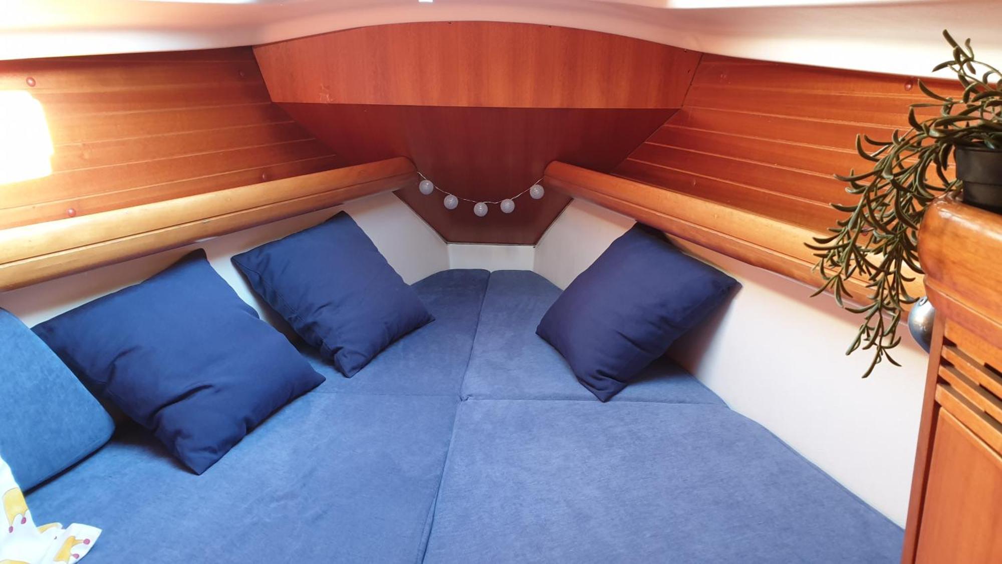 Learn To Sail In Paradise Botel *