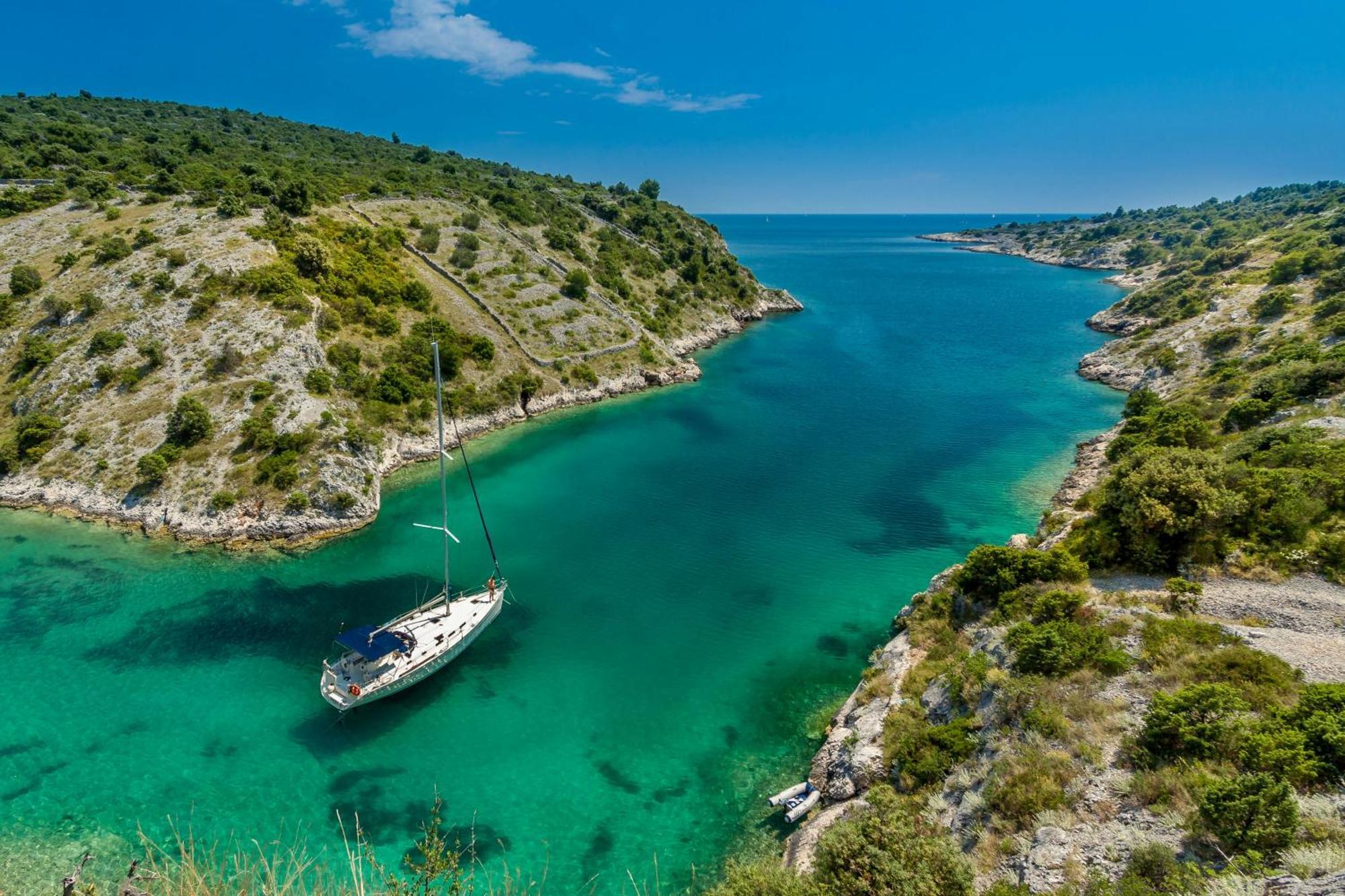 Learn To Sail In Paradise *