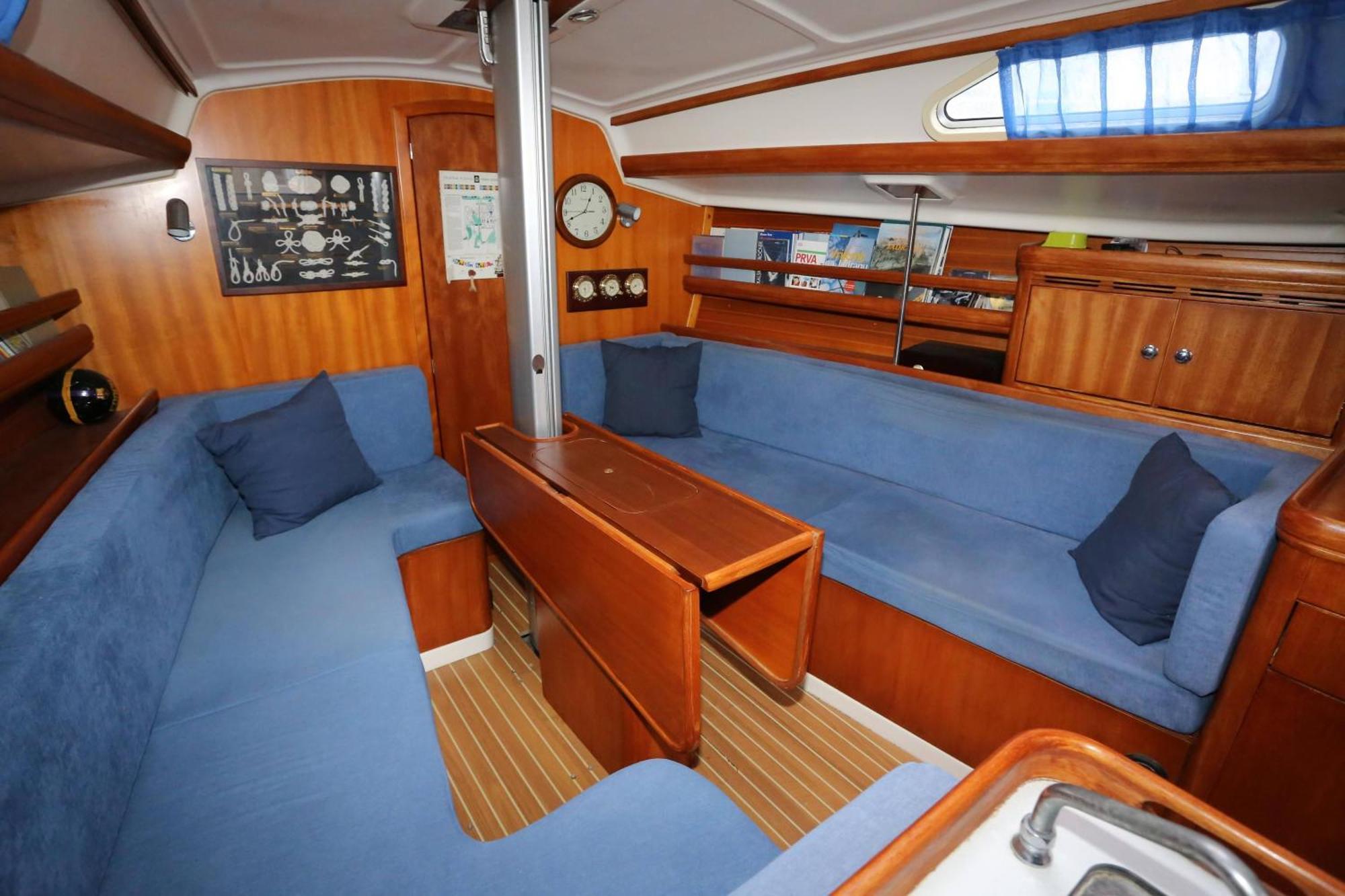 Learn To Sail In Paradise