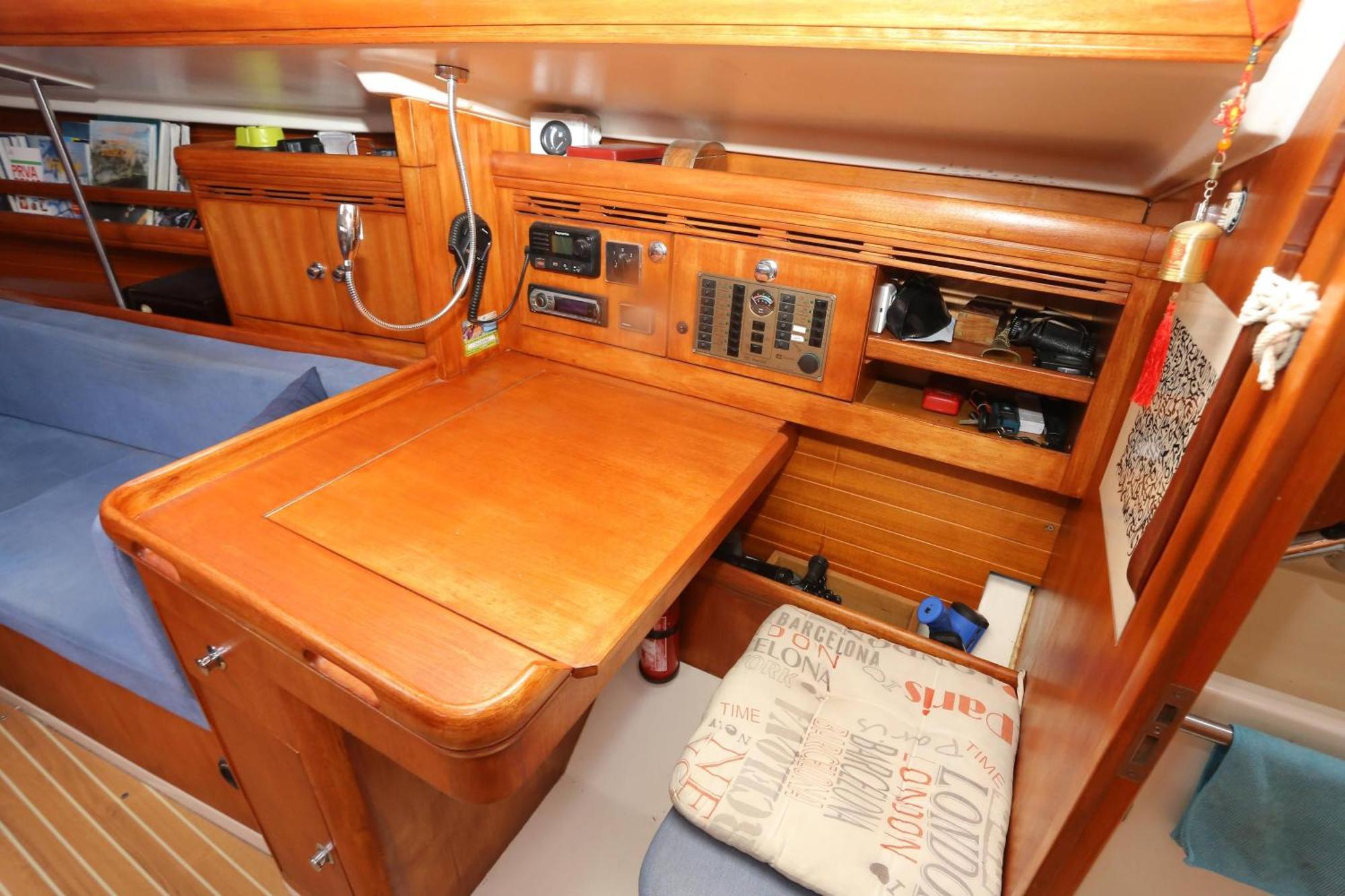 Learn To Sail In Paradise Botel